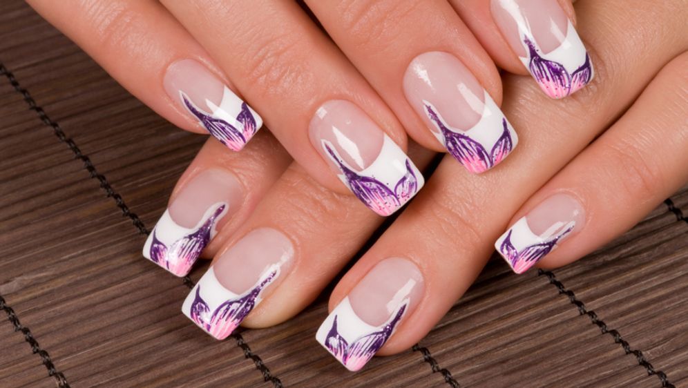 Nail Art Mit Nageldesign die Hände schmücken