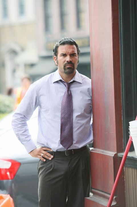 Während Lee ein Problem mit seiner Adoptivtochter Jenny hat, wird Mike misstrauisch, da Carlos (Ricardo Antonio Chavira) und Susan merkwürdig viel Z... - Bildquelle: ABC Studios