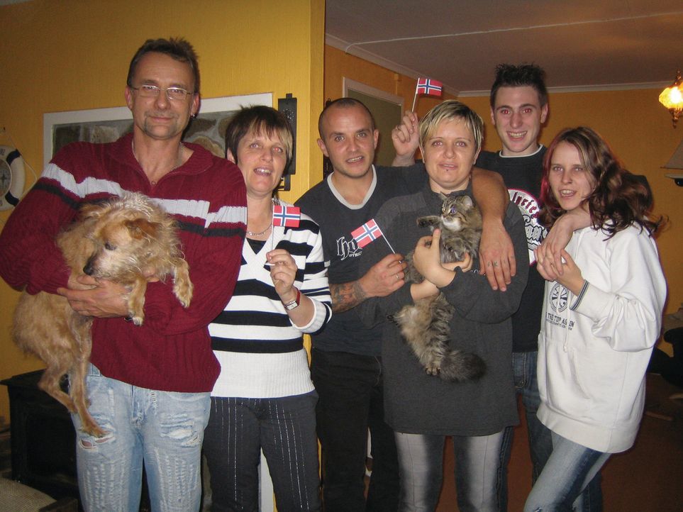 Familie Nagel will ein neues Leben in Norwegen beginnen (v.r.n.l.) Rüdiger, Jutta, Roman, Steffanie, Daniel und Jennifer - Bildquelle: kabel eins