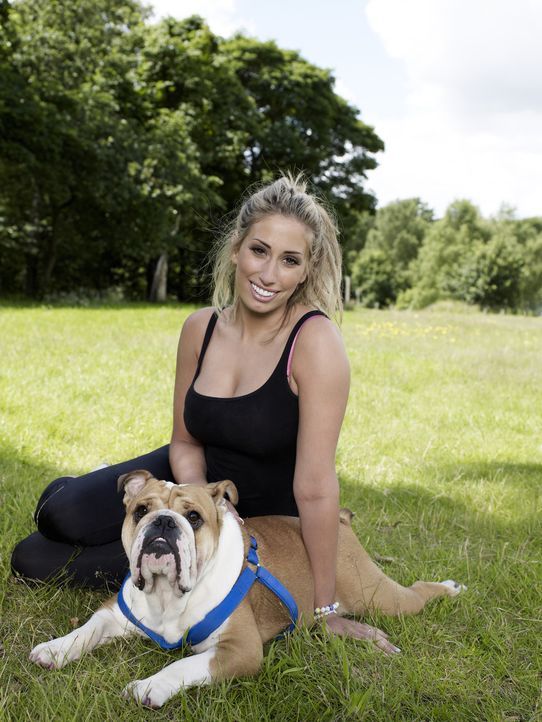 Die bekennende Hundeliebhaberin Stacey Solomon ist Mitglied der "Top Dog Model"-Jury. - Bildquelle: 12 Yard Productions/ITV