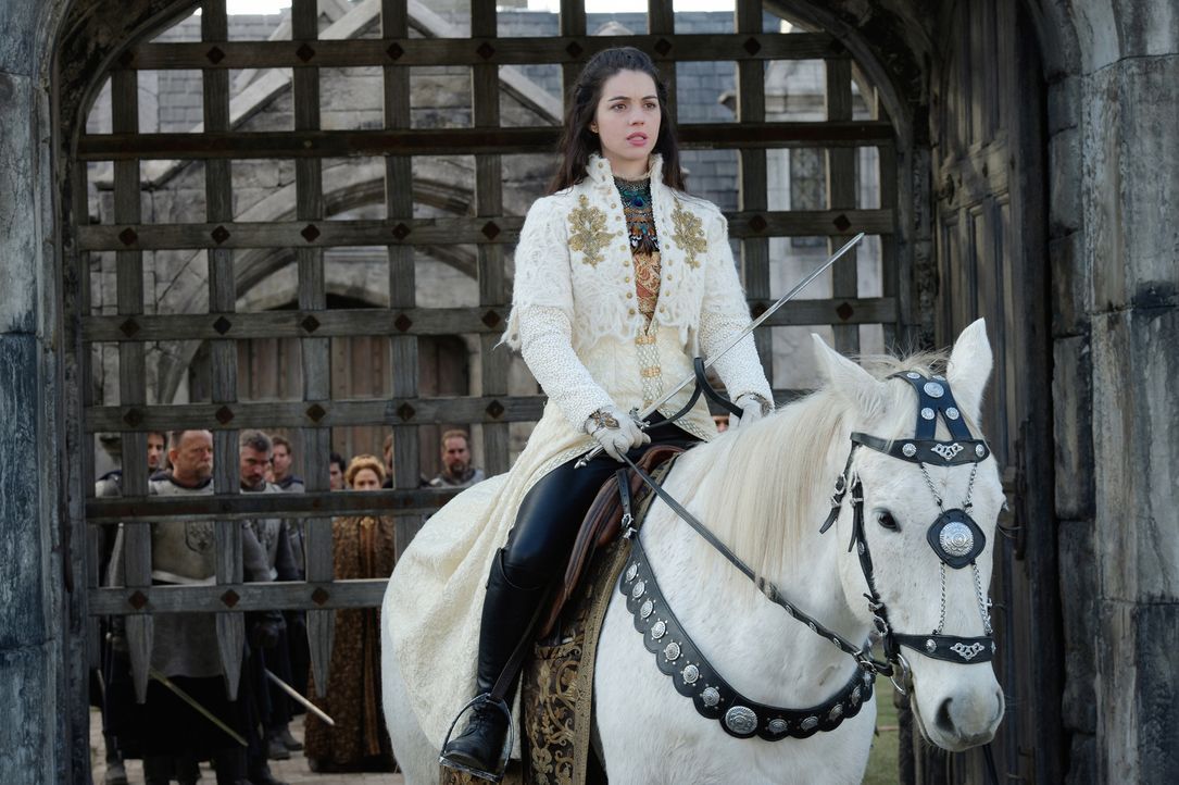 Von Lola erfährt Mary (Adelaide Kane), dass es eine Möglichkeit gibt, um sicher nach Schottland zu gelangen, doch sie müsste schnell und unauffällig... - Bildquelle: Ben Mark Holzberg 2016 The CW Network, LLC. All rights reserved.