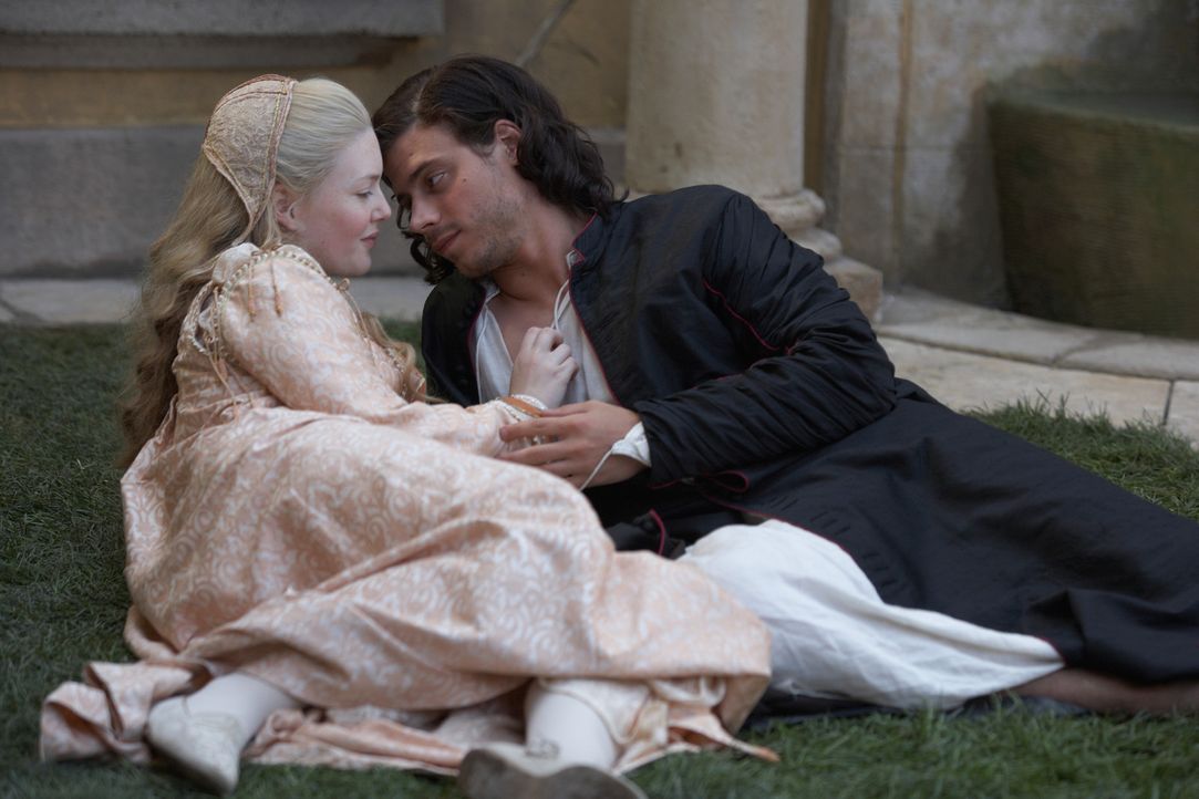 Die beiden Geschwister Cesare (Francois Arnaud, r.) und Lucrezia (Holliday Grainger, l.) verbindet eine tiefe Zuneigung ... - Bildquelle: LB Television Productions Limited/Borgias Productions Inc./Borg Films kft/ An Ireland/Canada/Hungary Co-Production. All Rights Reserved.