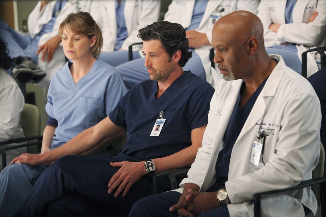 Der Amoklauf an einem Collage reist bei den Ärzten alte Wunden auf: Meredith (Ellen Pompeo, l.), Derek (Patrick Dempsey, M.) und Webber (James Picke... - Bildquelle: ABC Studios