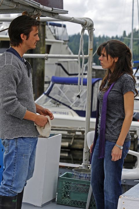 Abby (Elaine Cassidy, r.) hat ein Problem damit, dass Jimmy (C.J. Thomason, l.) alles so auf die leichte Schulter nimmt ... - Bildquelle: 2009 CBS Studios Inc. All Rights Reserved.