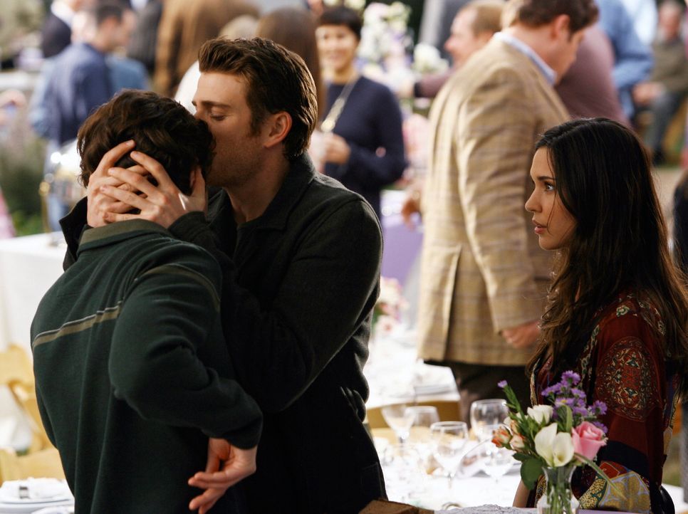 Nick (Bryan Greenberg, 2.v.l) ist von seiner Entscheidung, Knights Ridge nicht zu verlassen, so glücklich, dass er nicht bemerkt, was zwischen Aubre... - Bildquelle: ABC Studios
