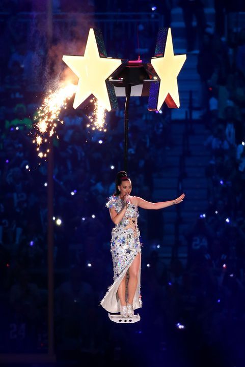 Katy bei ihrem letzten Song - Bildquelle: ANDY LYONS / GETTY IMAGES NORTH AMERICA / AFP