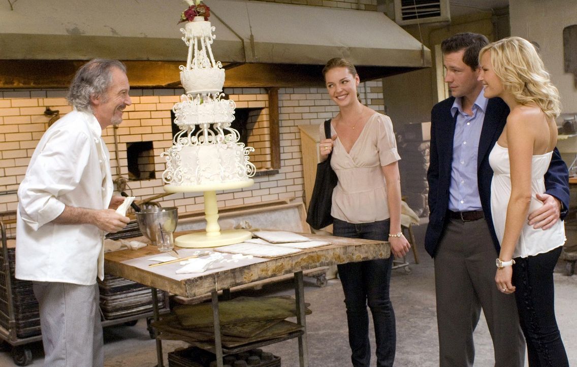 Noch ist Jane (Katherine Heigl, 2.v.l.) überzeugt davon, dass sie eine perfekte Hochzeit für ihre kleine Schwester Tess (Malin Akerman, r.) und ih... - Bildquelle: Twentieth Century Fox Film Corporation