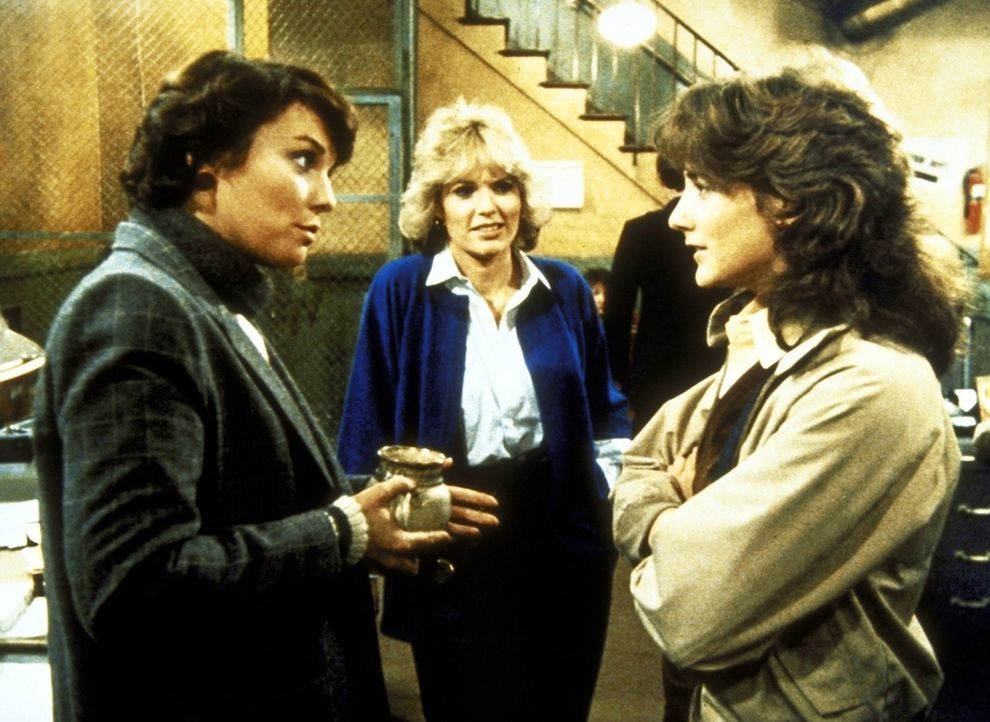Lacey (Tyne Daly, l.) und Cagney (Sharon Gless, M.) unterhalten sich mit Diana (Talia Balsam), einer neuen Kollegin. - Bildquelle: ORION PICTURES CORPORATION. ALL RIGHTS RESERVED.