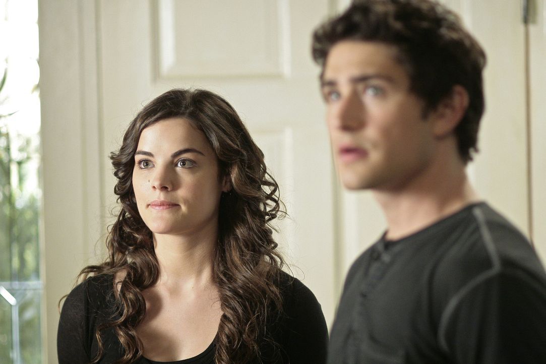 Für Kyle (Matt Dallas, r.) und Jessi (Jaimie Alexander, l.) steht viel auf dem Spiel: Die Sozialarbeiterin darf nicht hinter ihr Geheimnis kommen ... - Bildquelle: TOUCHSTONE TELEVISION