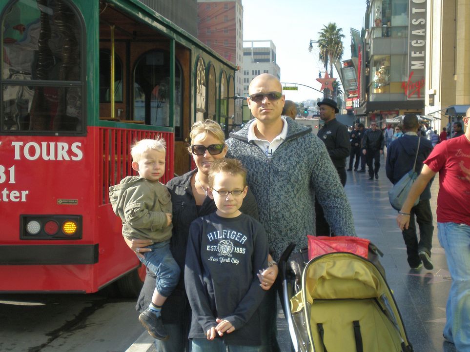 Jan (27) und Michelle (25) Biller wollen mit ihren beiden Kindern, Justin (9) und Julien (2), von Bottrop nach L. A. auswandern. - Bildquelle: kabel eins
