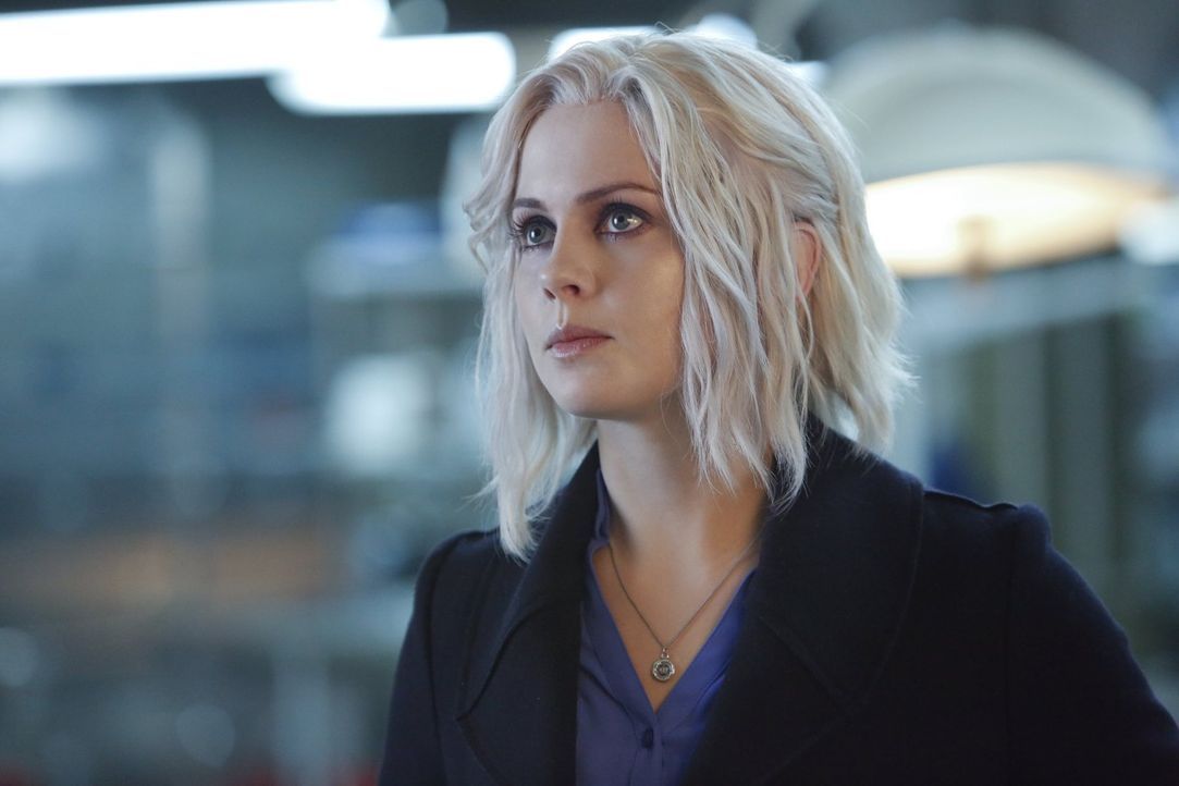 Liv (Rose McIver) muss auf das Hirn einer jungen Frau ausweichen, nachdem den Opfern ihres neusten Falls die Köpfe fehlen -  keine gute Idee, denn d... - Bildquelle: 2014 Warner Brothers