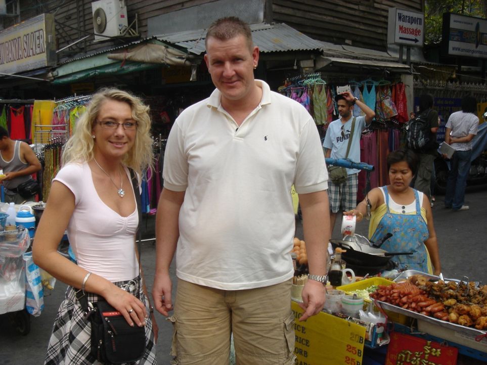 Kathy Weiss (32) und Thorsten Böhmer (35) wandern von Bochum nach Bangkok aus ... - Bildquelle: kabel eins