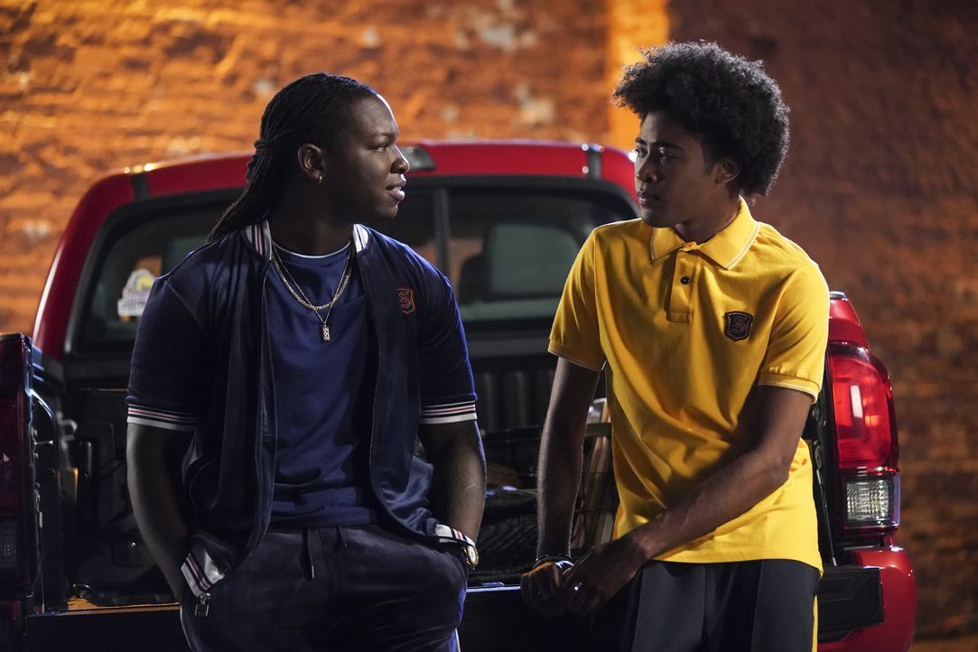 Kaleb Hawkins (Christopher De'Sean Lee, l.); Milton "MG" Greasley (Quincy Fouse, r.) - Bildquelle: Quantrell D. Colbert 2020 Warner Bros Entertainment Inc. All rights reserved. / Quantrell D. Colbert