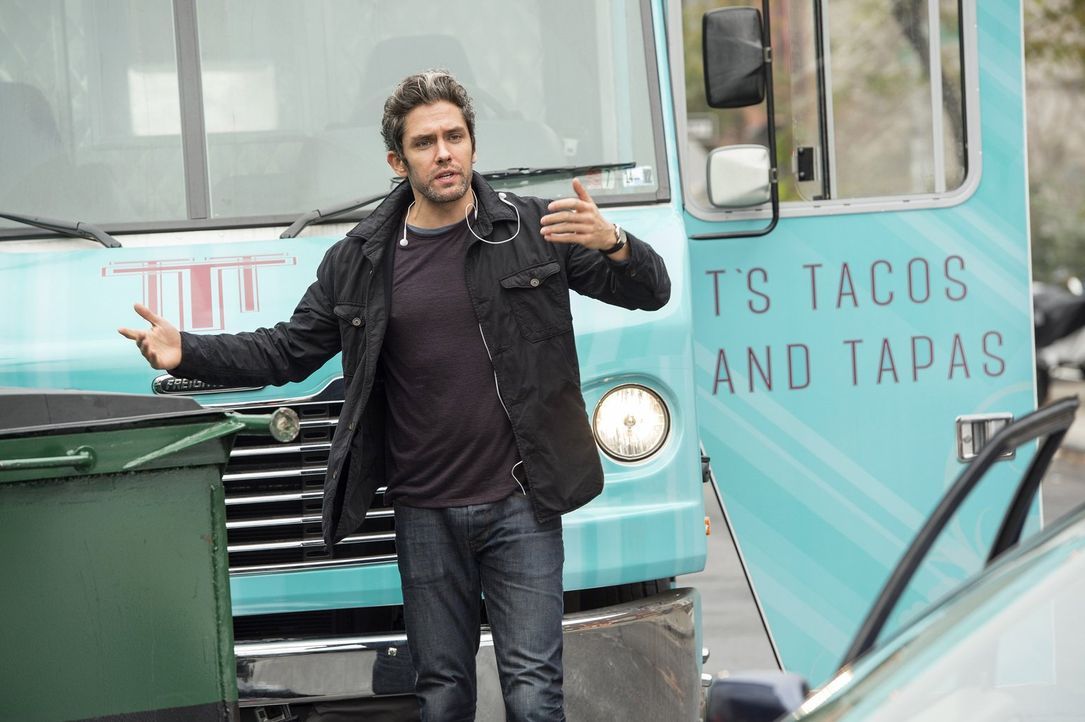 Hat Tony (Neal Bledsoe) etwas mit dem Fall zu tun, indem Laura und Billy gerade ermitteln? - Bildquelle: Warner Bros. Entertainment, Inc.