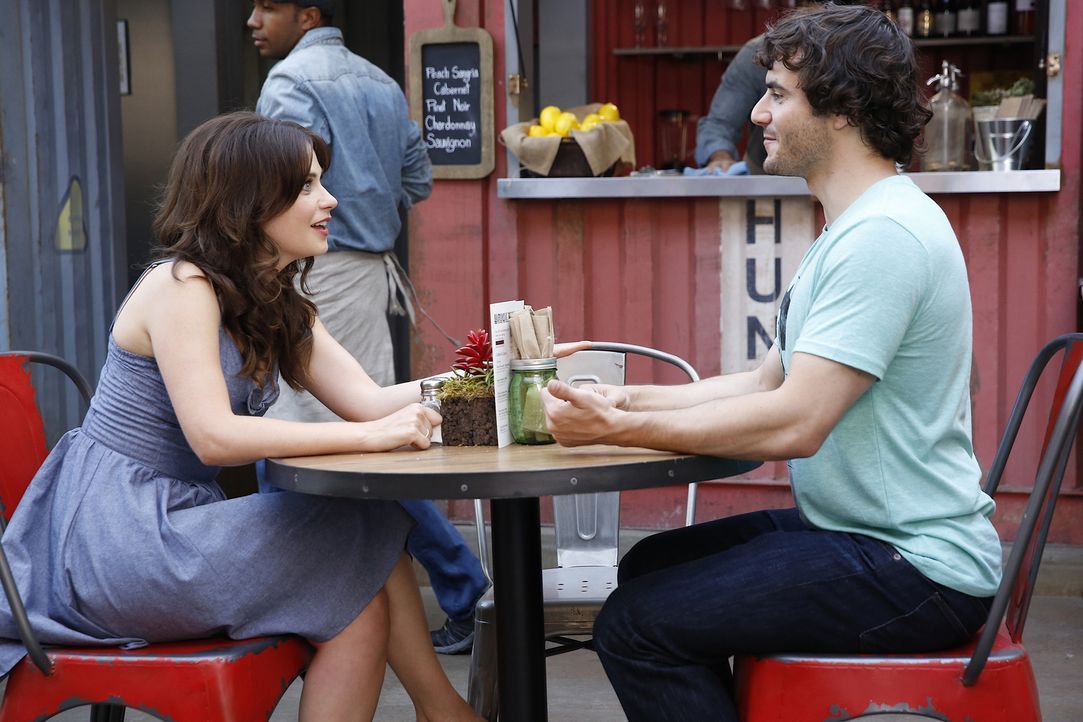 Hat Jess (Zooey Deschanel, l.) mit Jacob (Ryan O'Flanagan, r.) tatsächlich einen guten Date-Partner gefunden? - Bildquelle: 2014 Twentieth Century Fox Film Corporation. All rights reserved.
