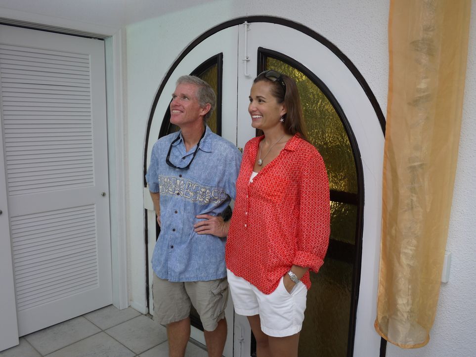 David (l.) und Tiffany (r.) haben sich auf St. Thomas verliebt und eine Familie gegründet, doch jetzt wollen sie endlich auch ein eigenes Haus kaufe... - Bildquelle: 2014, HGTV/Scripps Networks, LLC. All Rights Reserved.
