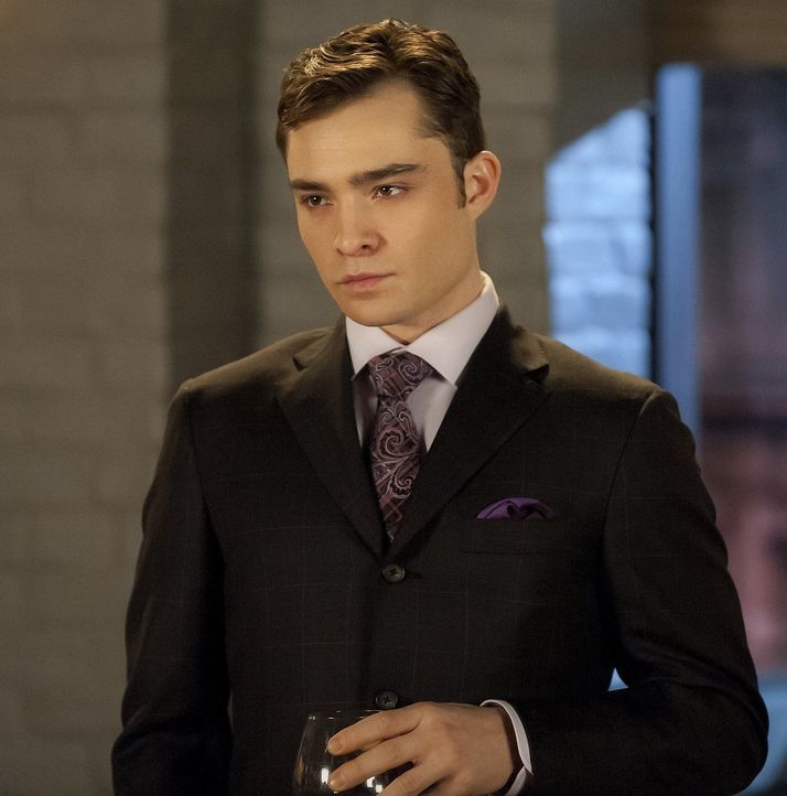 Chuck (Ed Westwick) will sich an Dan rächen und sorgt dafür, dass Alessandra unwissentlich nicht Dans Exposé für einen neuen Roman an dessen Verlege... - Bildquelle: Warner Bros. Television