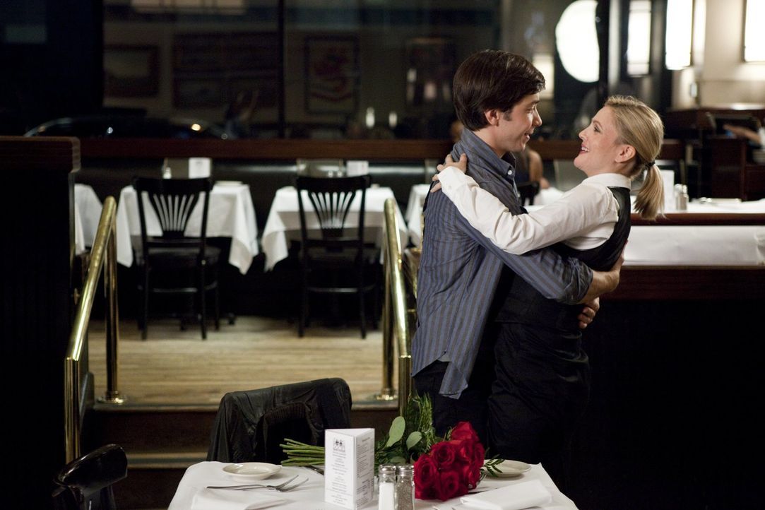 Die ständige Distanz nagt an der Liebe zwischen Garrett (Justin Long, l.) und Erin (Drew Barrymore, r.). Aber reichen die gelegentlichen Besuche aus... - Bildquelle: 2010 Warner Bros.