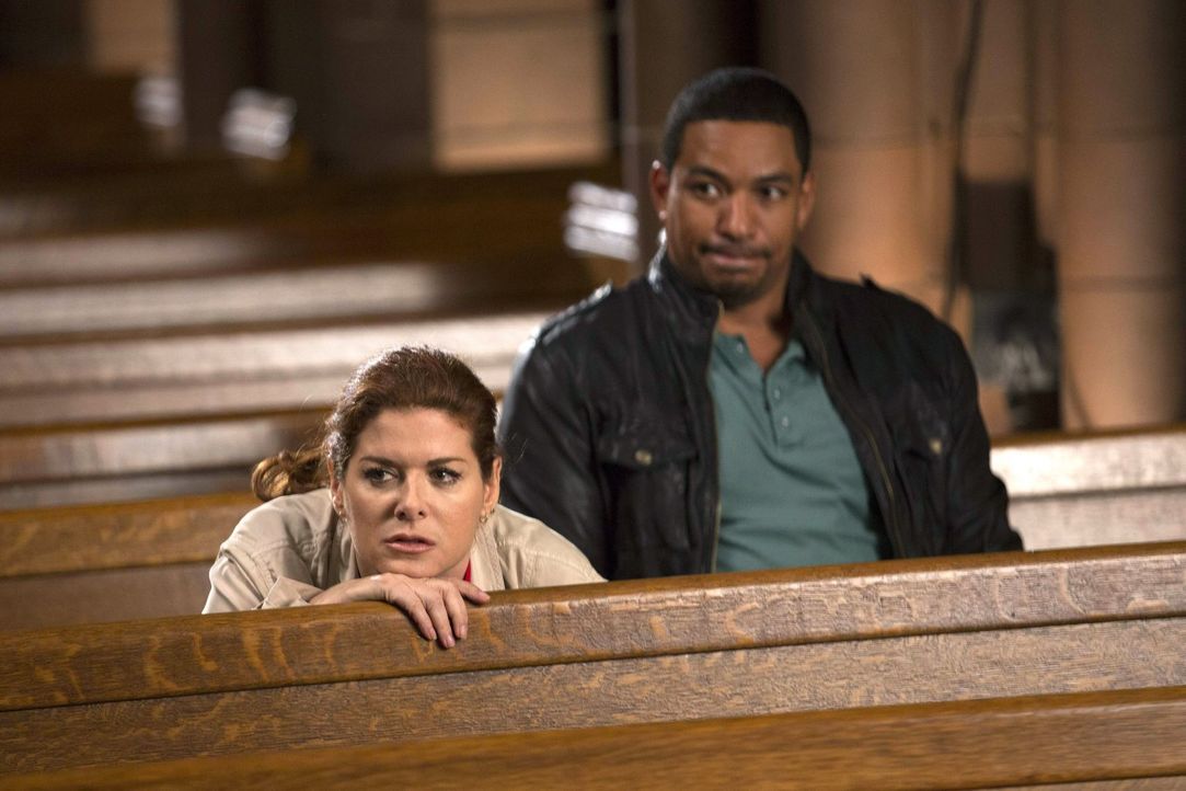 Ein älteres Ehepaar wurde erschlagen in ihrer Wohnung aufgefunden. Laura (Debra Messing, l.) und Billy (Laz Alonso, r.) müssen nun herausfinden, ob... - Bildquelle: Warner Bros. Entertainment, Inc.