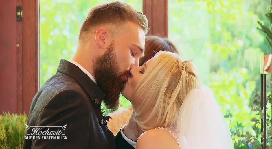 Hochzeit Auf Den Ersten Blick Video Selina Und Aron Der Grosse Moment Sixx