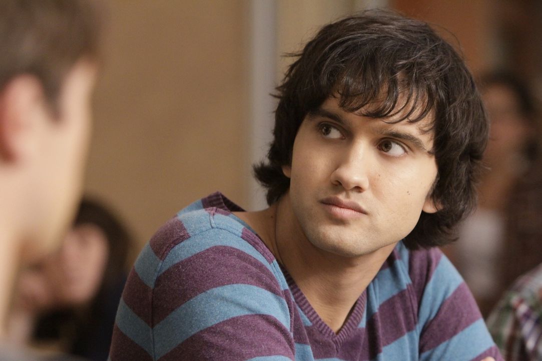 Navid (Michael Steger) schafft es immer wieder Adriannas Leben durcheinander zu bringen... - Bildquelle: TM &   CBS Studios Inc. All Rights Reserved