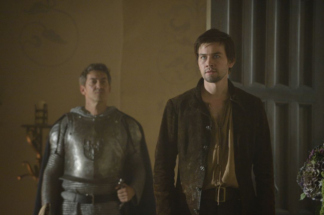 Bash (Torrance Coombs, r.) kämpft einen schweren inneren Kampf, denn Mary, die Frau, zu der er sich immer stärker hingezogen fühlt, ist die zukünfti... - Bildquelle: Ben Mark Holzberg 2013 The CW Network, LLC. All rights reserved.