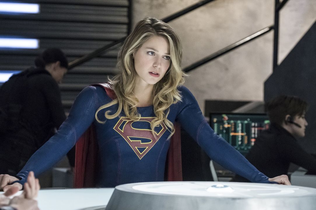 Kara alias Supergirl (Melissa Benoist) hat noch immer mit Lenas Offenbarung zu kämpfen und bittet ausgerechnet James um einen Gefallen ... - Bildquelle: 2017 Warner Bros.