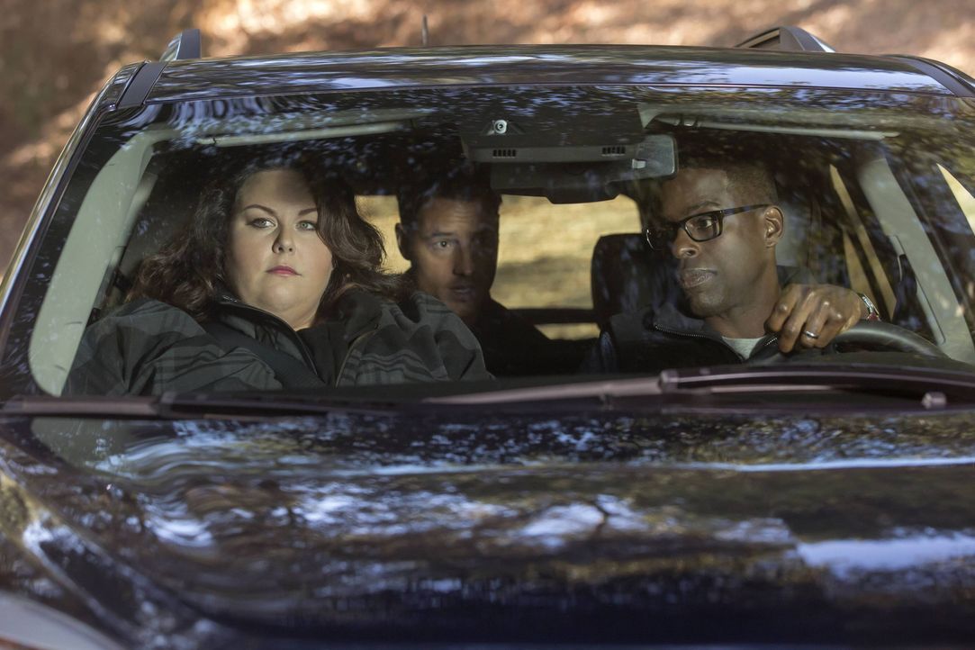 Noch immer sind alle betroffen von dem chaotischen Thanksgiving-Fest. Um diesem etwas zu entkommen, fahren Kate (Chrissy Metz, l.), Kevin (Justin Ha... - Bildquelle: Ron Batzdorff © 2016-2017 Twentieth Century Fox Film Corporation.  All rights reserved. © 2017 NBCUniversal Media, LLC.  All rights reserved. / Ron Batzdorff