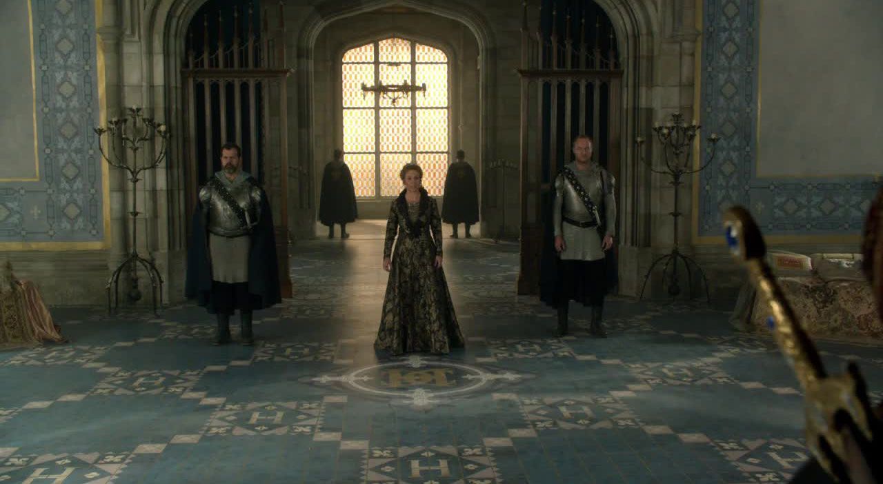 Catherine im Thronsaal - Bildquelle: 2014 The CW Network. All Rights Reserved.