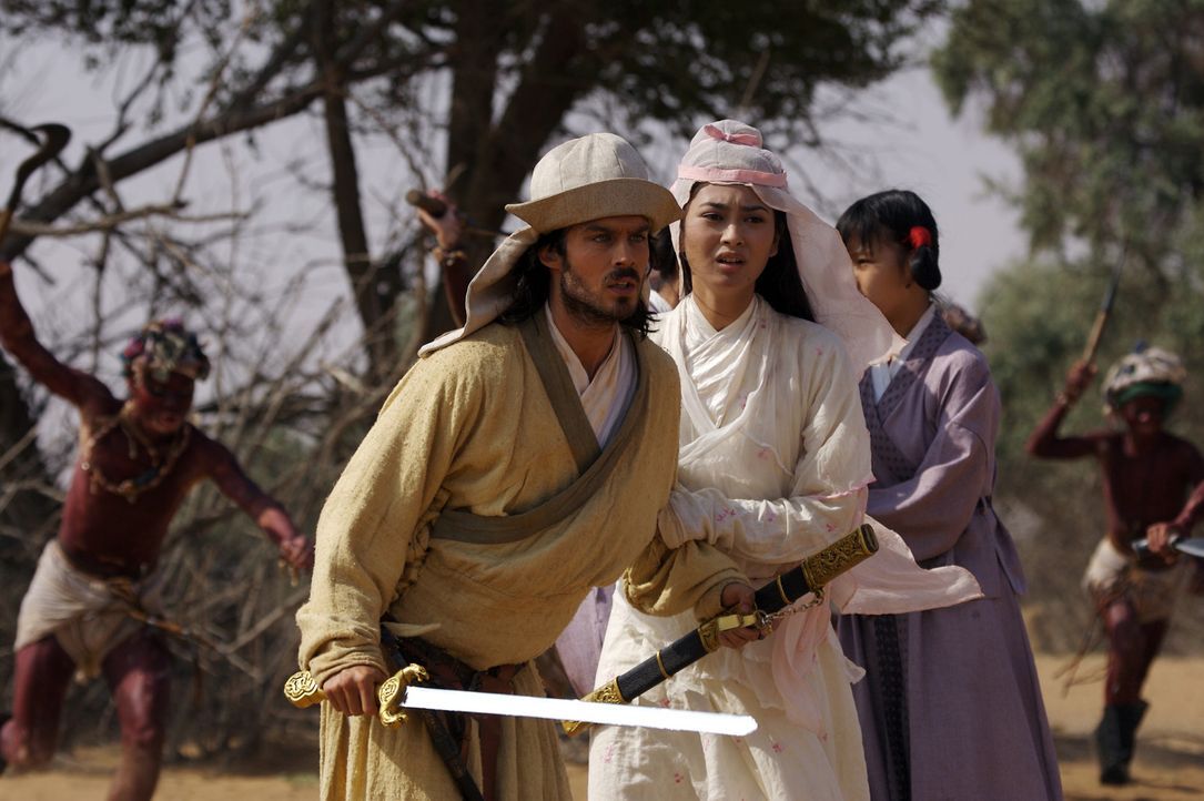 Wurden in einen Hinterhalt gelockt: Marco Polo (Ian Somerhalder, l.) kämpft um das Leben von Kensai (Desiree Ann Siahaan, r.). - Bildquelle: 2006 RHI Entertainment Distribution, LLC