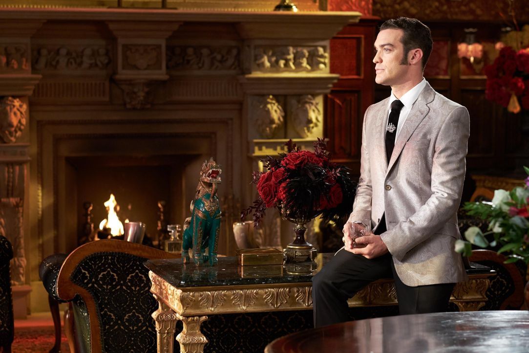 Kann König Cyrus (Jake Maskall) den Thron weiter für sich in Anspruch nehmen? - Bildquelle: 2015 E! Entertainment Media LLC/Lions Gate Television Inc.