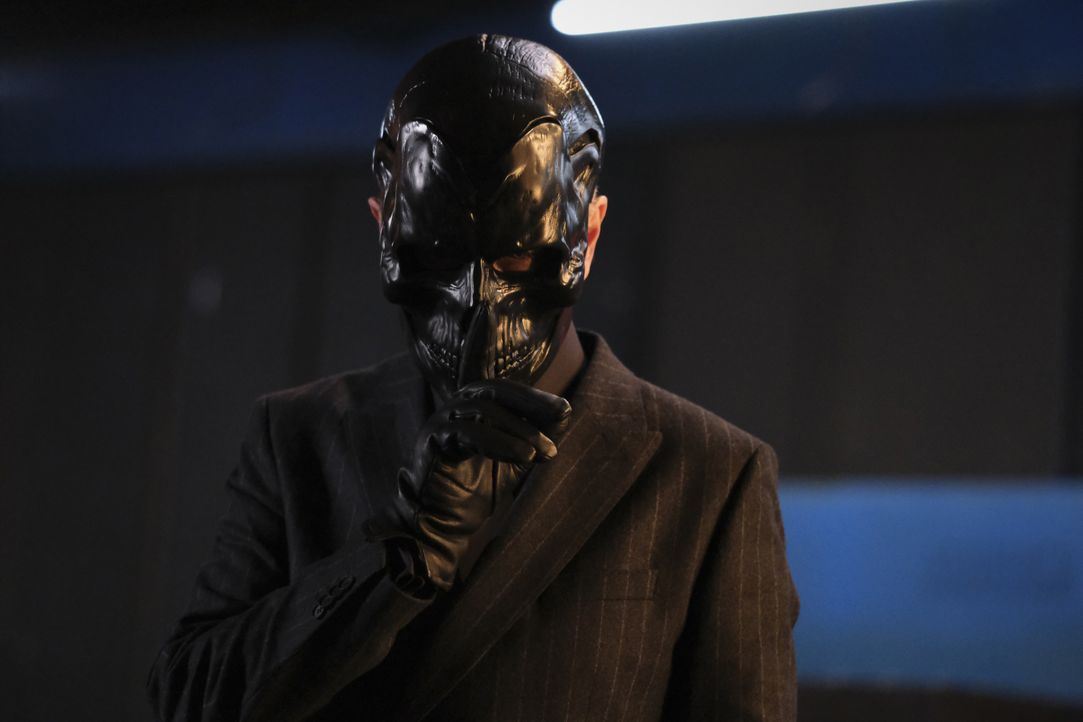 Black Mask (Peter Outerbridge) - Bildquelle: and TM DC © Warner Bros. Ent. Inc.