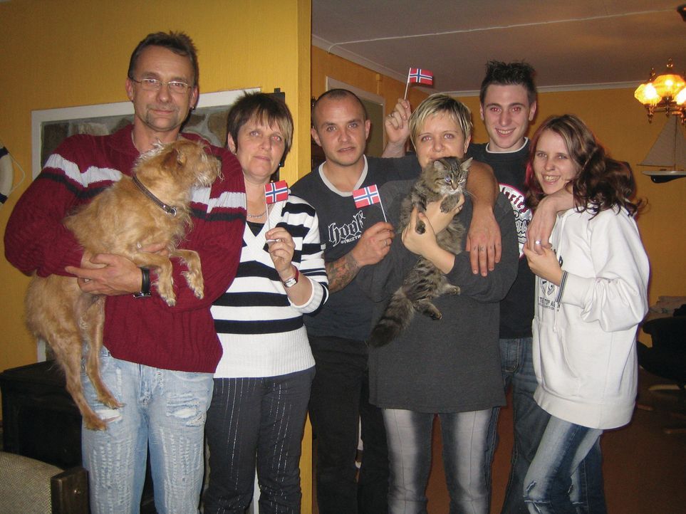 Familie Nagel will ein neues Leben in Norwegen beginnen (v.r.n.l.) Rüdiger, Jutta, Roman, Steffanie, Daniel und Jennifer - Bildquelle: kabel eins
