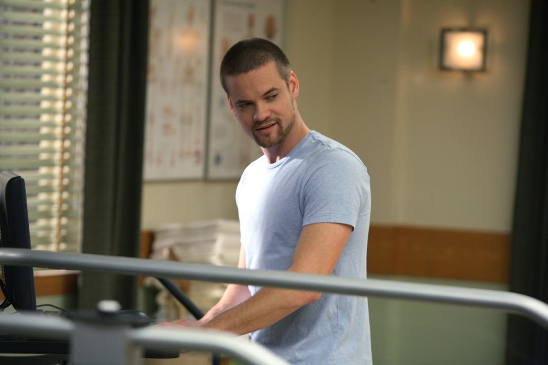 Ray (Shane West), der erfolgreich in einem Rehazentrum arbeitet, freut sich über einen unerwarteten Besuch ... - Bildquelle: Warner Bros. Television