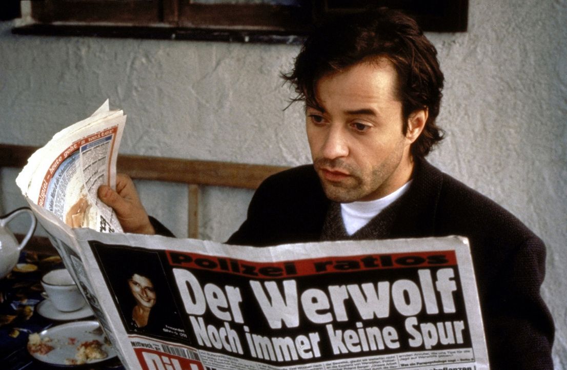 Der Werwolf geht um: Fieberhaft sucht Thomas (Jan Josef Liefers) nach Antworten auf das Geheimnis der Werwölfe ... - Bildquelle: Andreas La Rosé ProSieben