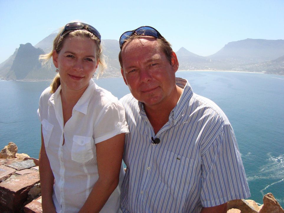 Pierre (52) und Andrea Dohrmann (30) haben sich ihren Traum erfüllt: ein Leben in Kapstadt. Im Jahr 2000 packten sie die Koffer und besitzen seitde... - Bildquelle: kabel eins