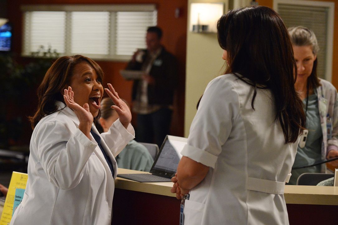 Dr. Miranda Bailey (Chandra Wilson, l.) erfährt von Callie (Sara Ramirez, r.) eine freudige Nachricht ... - Bildquelle: ABC Studios