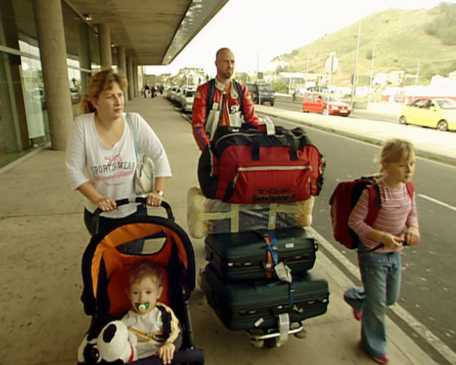 Ankunft auf Teneriffa: Familie Przybyllok will auf der Insel einen Neuanfang wagen ... - Bildquelle: kabel eins