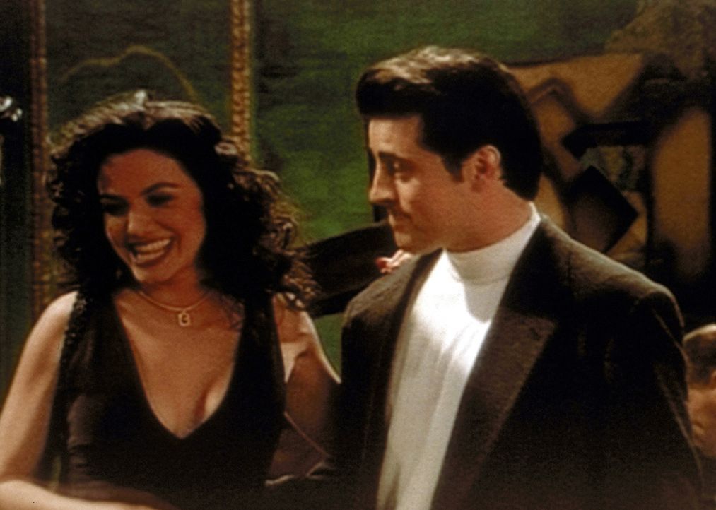 Joey (Matt LeBlanc, r.) hat eine Verabredung, und die junge Dame bringt für Chandler ihre Freundin mit. - Bildquelle: TM+  2000 WARNER BROS.
