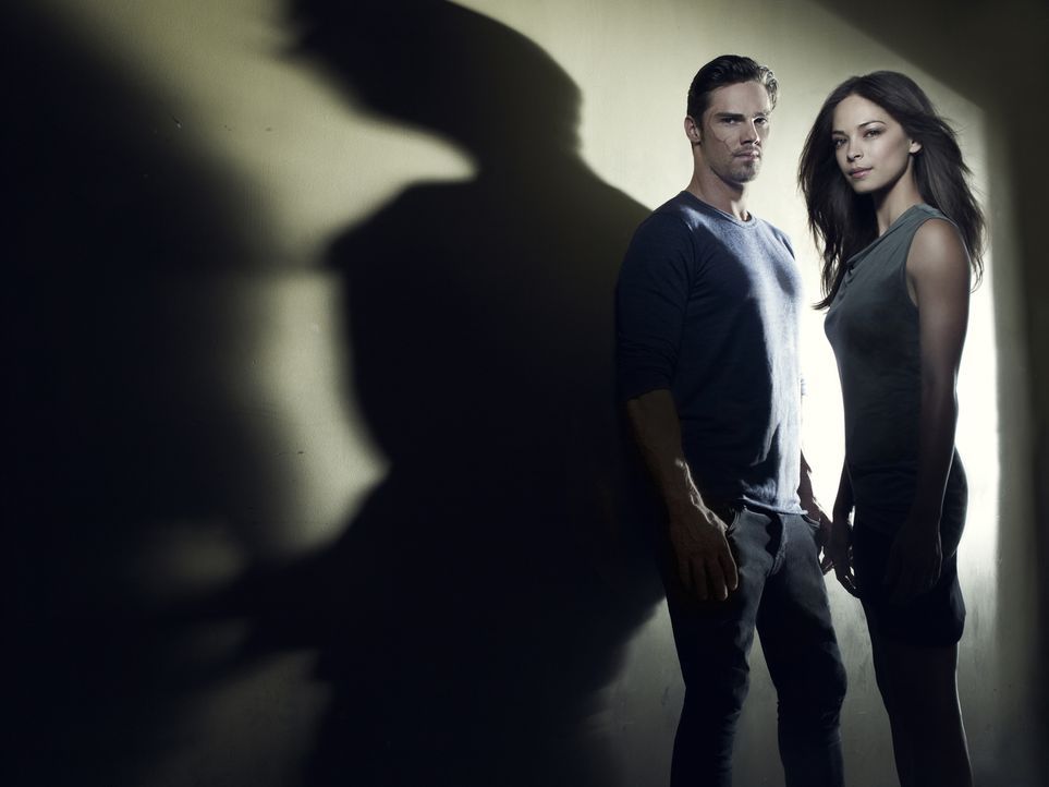 (1. Staffel) - Müssen sich gegenseitig retten: Catherine Chandler (Kristin Kreuk, r.) und Vincent Keller (Jay Ryan, l.) ... - Bildquelle: 2012 The CW Network, LLC. All rights reserved.