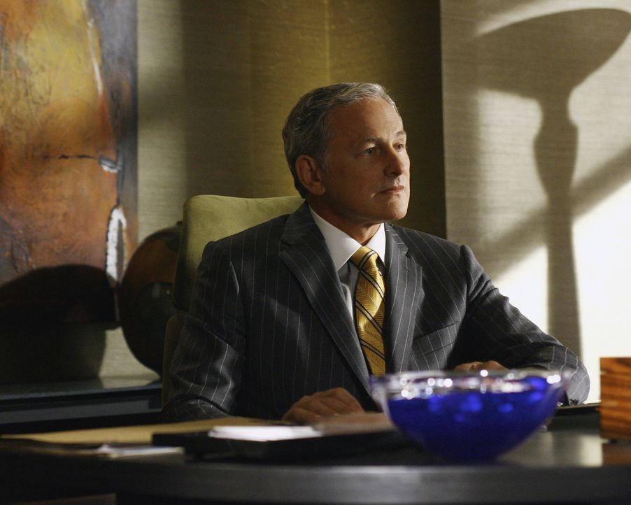 Jordan (Victor Garber) kann es nicht fassen: Eli will tatsächlich die Kirche verklagen ... - Bildquelle: Disney - ABC International Television