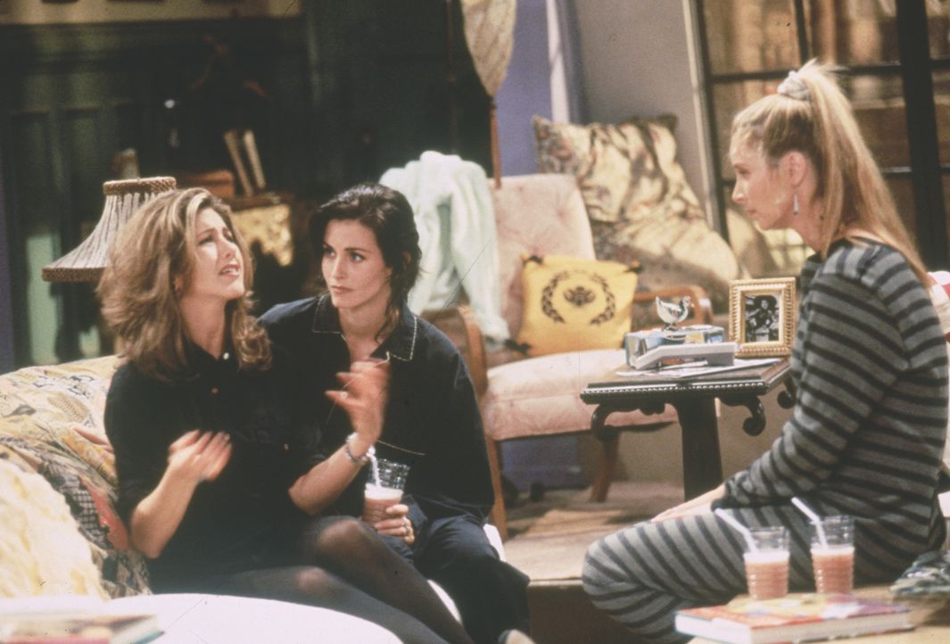 (v.l.n.r.) Rachel Green (Jennifer Aniston); Monica Geller (Courteney Cox); Phoebe Buffay (Lisa Kudrow) - Bildquelle: © Warner Bros Entertainment Inc.  All rights reserved.