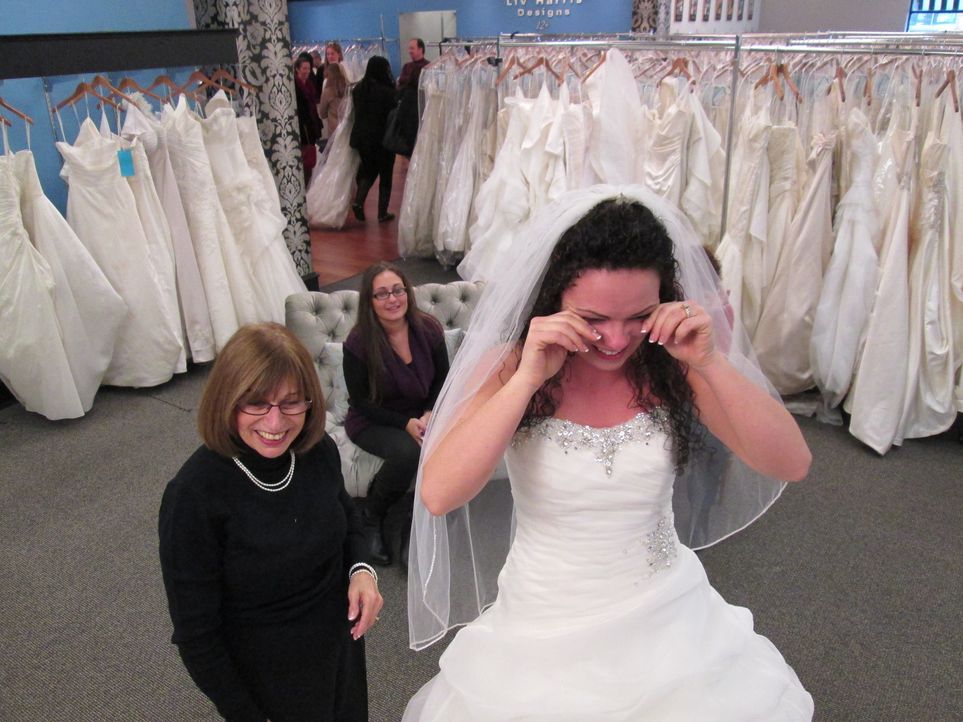 Während Rick und Leslie in New York nach neuen Kleidern für ihren Laden suchen, hoffen Noelle, Alexis und Sherri, bei Vows ihr perfektes Hochzeitskl... - Bildquelle: TLC