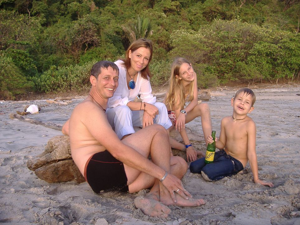 Vor zwei Jahren ist Familie Scheidt von Deutschland nach Costa Rica ausgewandert. Doch nach zwei Jahren hat sich der Alltagsstress und -trott in das... - Bildquelle: kabel eins