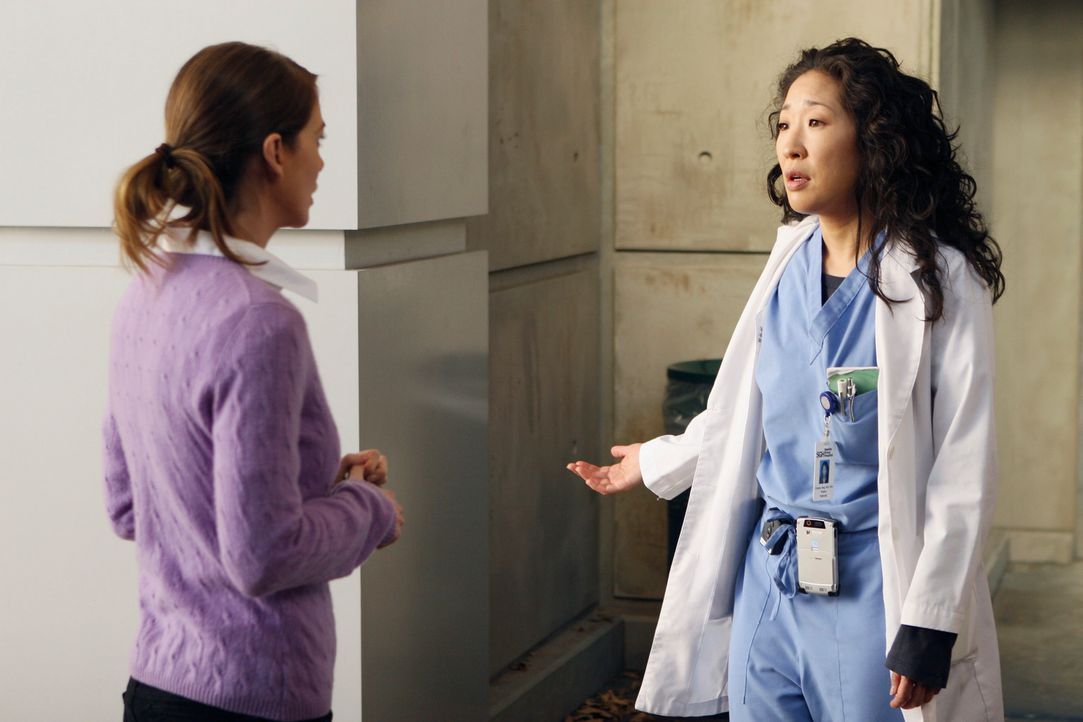 Haben eine anstrengenden Tag hinter sich: Meredith (Ellen Pompeo, l.) und Cristina (Sandra Oh, r.) ... - Bildquelle: Touchstone Television