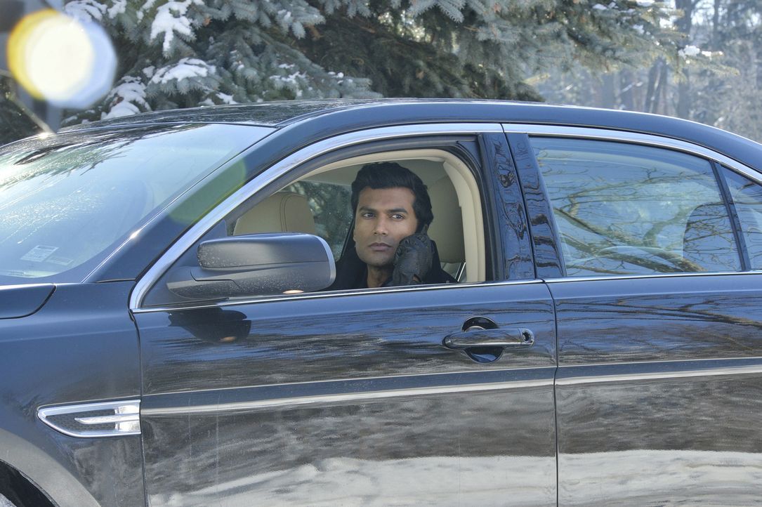 Als Sam bei einem Verhör Gabe (Sendhil Ramamurthy) als einen regelmäßigen Besucher in seinem Gefängnis wiedererkennt, beschleicht Cat Skepsis, ob ih... - Bildquelle: 2013 The CW Network, LLC. All rights reserved.