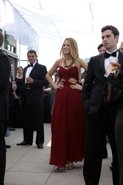 Blair versucht Chucks neugefundenes Glück zu zerstören, während Dan sich in einem Gefühlskarussell zwischen Serena (Blake Lively, M.) und Vanessa wi... - Bildquelle: Warner Bros. Television