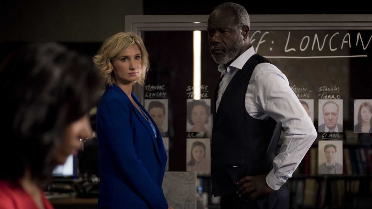 Jess (Diane Dassigny, l.); Lamarck (Jean-Michel Martial, r.) - Bildquelle: Nicolas Roucou 2019 BEAUBOURG AUDIOVISUEL / TF1 / Nicolas Roucou
