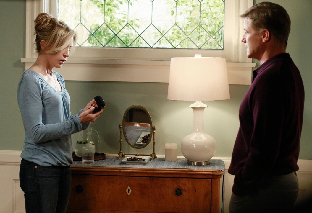 Lynette (Felicity Huffman, l.) und Tom (Doug Savant, r.) verbringen ein gemeinsames Wochenende, um ihre Ehe wieder in den Griff zu bekommen. Doch wi... - Bildquelle: ABC Studios