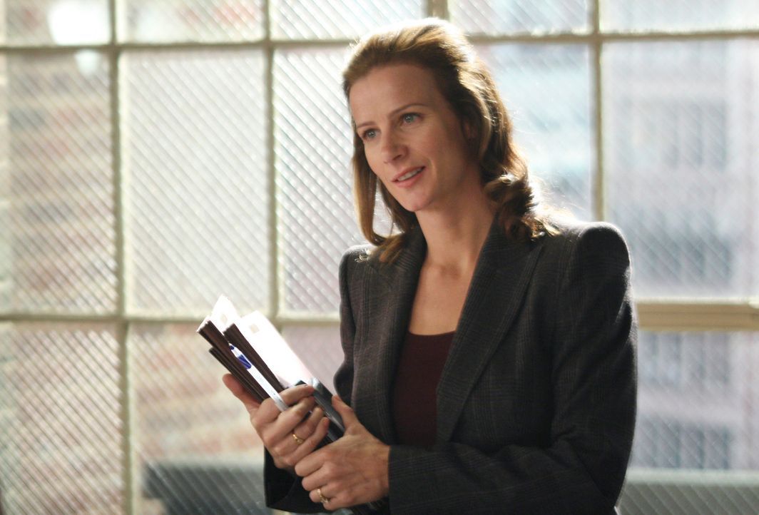 Sarah (Rachel Griffiths) hält eine pikante Überraschung für Holly und Nora bereit ... - Bildquelle: Disney - ABC International Television
